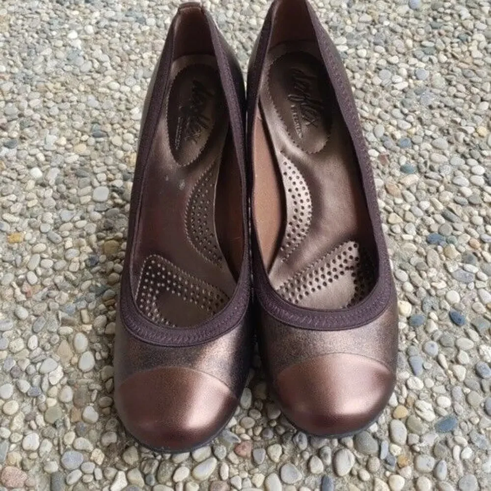 DexFlex by Dexter Bronze Pumps Heels Size 6.5